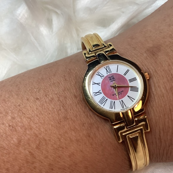 GIVENCHY Wrist watch - Picture 7 of 9